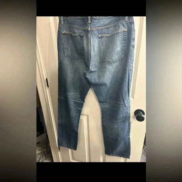Men’s 34/34 Gap straight blue jeans. Perfectly lived in with lots of wear left - Picture 2 of 4